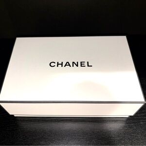 CHANEL Classic White Gift Box (Empty)